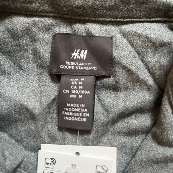 NWT H&M regular fit button up shirt size medium - Picture 2 of 3